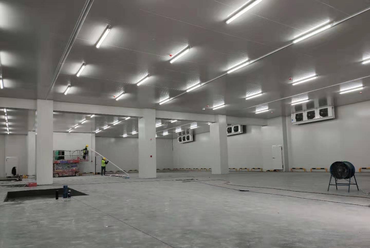 城市周邊建造一個(gè)8800平生鮮電商冷庫(kù)設(shè)計(jì)安裝費(fèi)用? 城市周邊建造一個(gè)8800平生鮮電商冷庫(kù)設(shè)計(jì)安裝費(fèi)用?